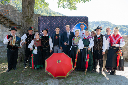 53. Dnevi narodnih noš in oblačilne dediščine_novinarska konferenca (47)